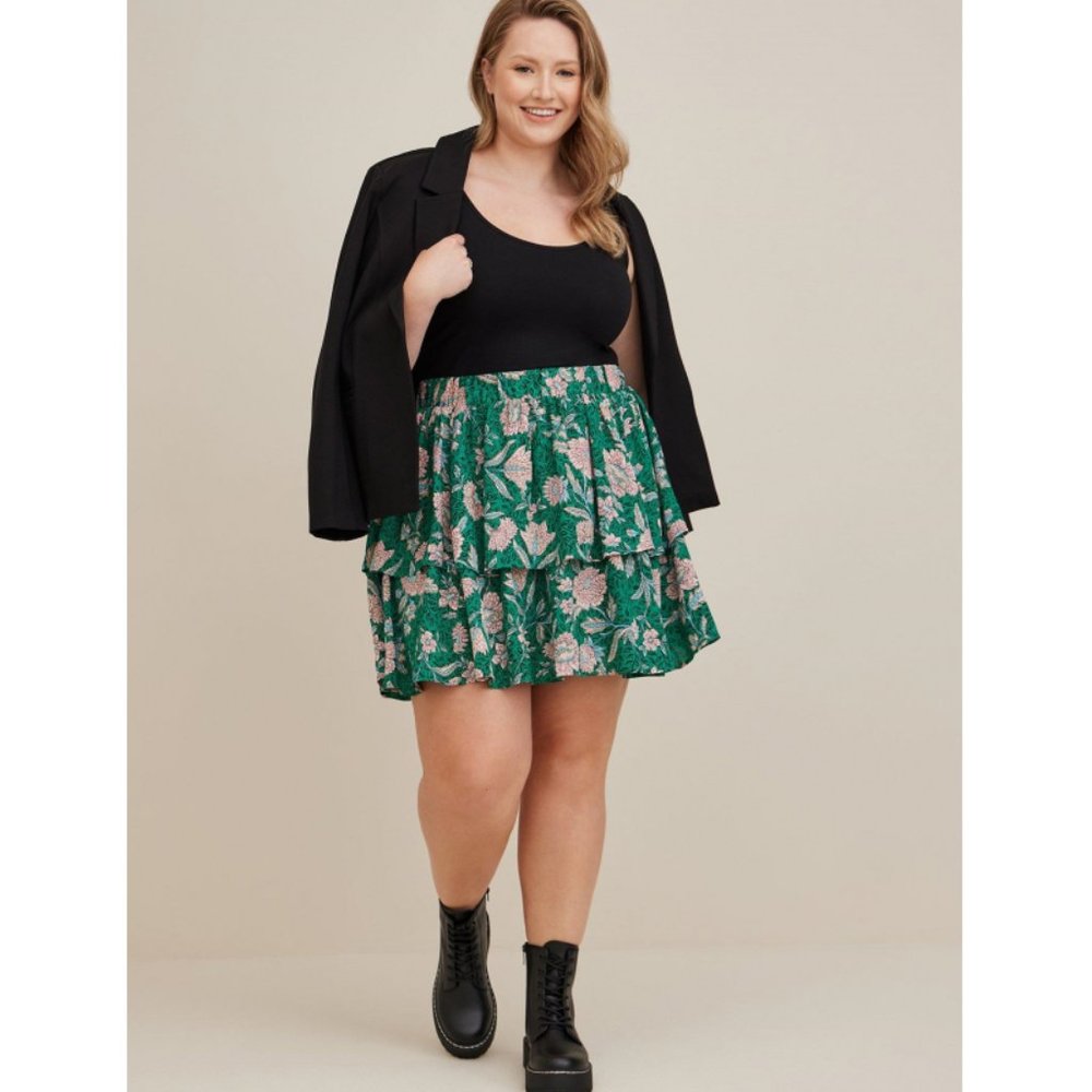 NWT Torrid 2 Georgette Floral Green Mini Tiered Skater Skirt 2X 18 20 - Picture 2 of 9